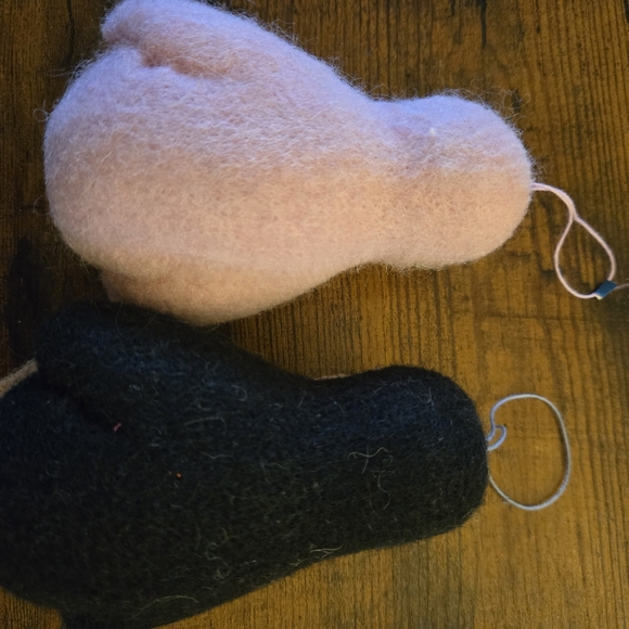 Set of 2 needle felted penguin Christmas tree hanging ornaments - NWOT, unused - Picture 4 of 5